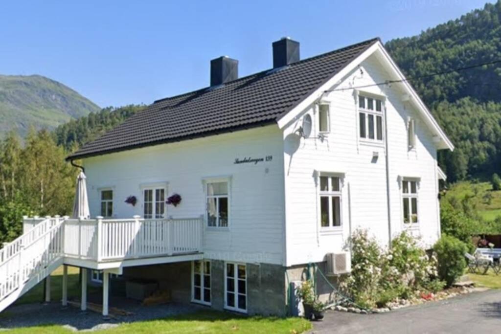 Bakken, Feriebolig Villa Volda Exterior photo